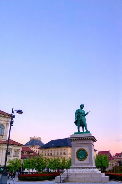 Kandinsky-3:图像生成的未来之钥